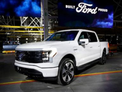 Ford loses $3.1 billion, hit by financialinvestment and chip scarcity