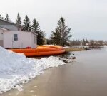Hundreds in Peguis First Nation leave houses as increasing Fisher River floods neighborhood