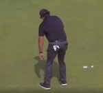 Phil Mickelson had a total crisis putting in the veryfirst round of the U.S. Open