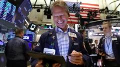 Stock markets end week on high note, after weeks of decreases