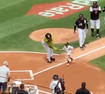 White Sox offer bold 7-year-old cancer client Beau Dowling a run around the bases in a gorgeous minute