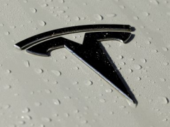 NHTSA to examine Florida Tesla crash that eliminated 2