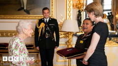 Queen awards NHS with George Cross medal