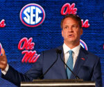 Ole Miss Coach Lane Kiffin 2022 SEC மீடியா நாட்களில் QB போட்டியில் உரையாற்றுகிறார்