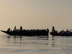 Hundreds of migrants reach Italian coasts over weekend