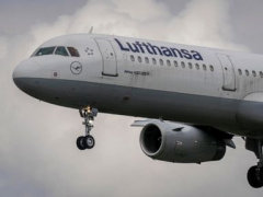 Pilots with Germany’s Lufthansa back possible strike action