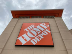 House Depot posts record earnings, income; sticks to outlook
