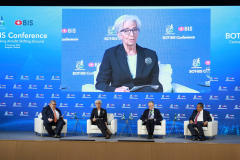 ECB’s Lagarde Sees Need to Ensure Inflation Returns to Goal