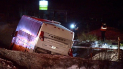 2 eliminated, several guests hurt after bus clashes with carsandtruck northeast of Quebec City