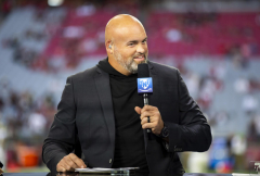 The Vikings oughtto call Andrew Whitworth about changing Brian O’Neill