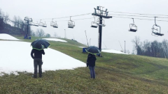 Southern Ontario ski resorts dealingwith uphill start to season amidst moderate, soaked weathercondition