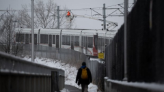 LRT towing effort in Ottawa stopsworking, more harmful overhead wire and extending closure