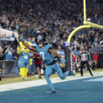 Late defensive TD hands Jaguars AFC South crown