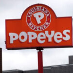 (படம்) ‘Popeyes Meme Kid’ Lands College Football Name, Image, Likeness deal with the Famous Fried Chicken Chain