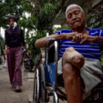 Indonesian leprosy survivor crafts brand-new limbs for avoided villagers