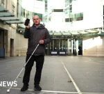 Blind BBC pressreporter Sean Dilley stops burglar from taking his phone