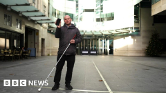 Blind BBC pressreporter Sean Dilley stops burglar from taking his phone