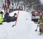 UnitedStates winterseason storm traps New York State homeowners in vehicles
