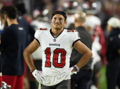 Bucs totallyfree representative Scotty Miller indications with Falcons