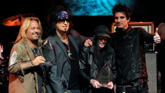 Mötley Crüe tooklegalactionagainst by guitarplayer Mick Mars: What to understand about the rock band’s civil war
