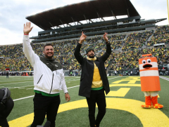 Marcus Mariota, Jevon Holland to visitor coach at Oregon’s yearly Spring Game