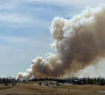 Out-of-control wildfire west of Edmonton forces homeowners to leave houses