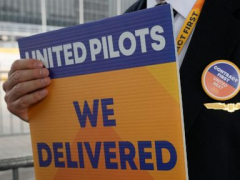 Pilots at United picket for greater pay as pressure constructs priorto summertime travel season