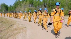 Trudeau to fulfill with soldiers in Alberta as fight versus wildfires raves on