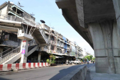 Bangkok guv surprises overpass employees with hurry-up see