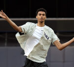 Victor Wembanyama tosses out wild ritualistic veryfirst pitch at Yankee Stadium