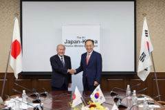 Japan and South Korea ministers concur to resume currency swap contract as ties warm