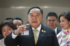 Prawit re-elected as PPRP leader after instant resignation