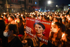 Suu Kyi offered partial pardon