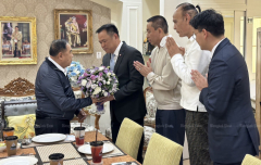 Well-wishers turn up on Prawit’s 78th birthday