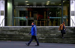 NZ main bank sees money rate on hold till 2025
