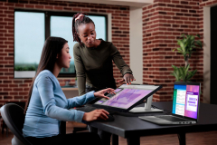 Dell’s got a brand-new 24″ touchscreen screen with an amazing Surface-like install