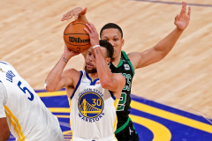 Grant Williams on dealingwith Stephen Curry with the Celtics in the 2023 NBA Finals