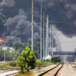 Fire at Louisiana oil refinery sendsout tower of black smoke into the air, however no injuries reported