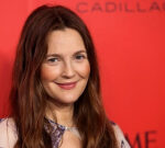 Drew Barrymore won’t air her program upuntil strikes are over, sayssorry after reaction