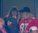 Taylor Swift shares a comfortable hug with Travis Kelce’s mommy, Donna, at Chiefs videogame