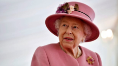 Who will get to see Queen Elizabeth’s personal documents?