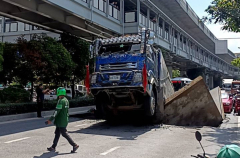 Roadway covering collapses under truck, stopping Sukhumvit Road