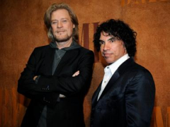 Daryl Hall is takinglegalactionagainst John Oates over strategy to sell stake in joint endeavor. A judge has stoppedbriefly the sale