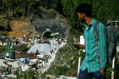 Indian army digs by hand to complimentary 41 caught tunnel employees