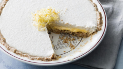 Healthy lemon meringue pie dish
