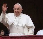 Pope’s Christmas Day trueblessing consistsof appeal for peace, knocks weapons market