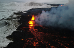 ‘Lava chasers’ keep an eye on Iceland