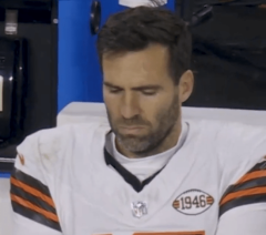 Joe Flacco hadahardtime to stay awake on the sideline of TNF as the Browns controlled the Jets