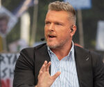 ESPN’s Pat McAfee openly attacks network executive inthemiddleof Aaron Rodgers debate