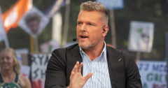 ESPN’s Pat McAfee openly attacks network executive inthemiddleof Aaron Rodgers debate